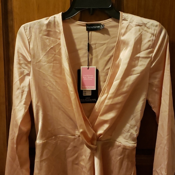 Pretty Little Thing Mini dress - Picture 3 of 10